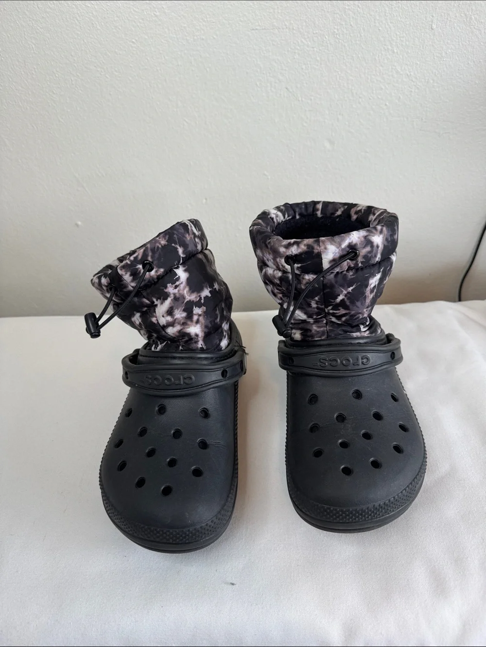 CROCS Unisex Classic Lined Neo Puff Tie-Dye Boots Sz 7 Women, 5 Men